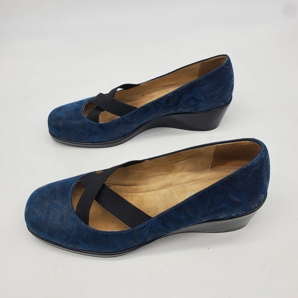 Michelle D Shoes Women 9M Brenda Navy Blue Reptile Square Toe Wedge Pump